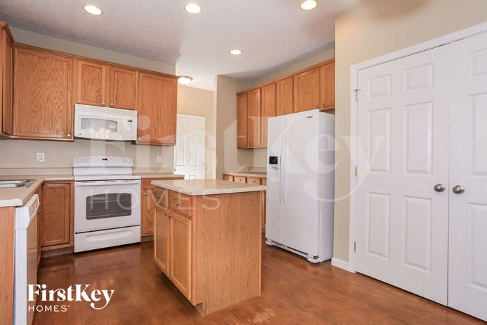 Building Photo - 6119 Spring Lake Dr