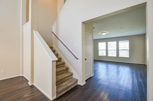 Building Photo - 7415 Oakwood Canyon Dr