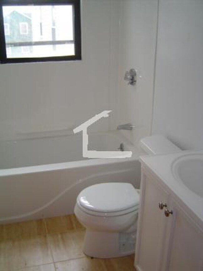 Building Photo - 18 Aldie St