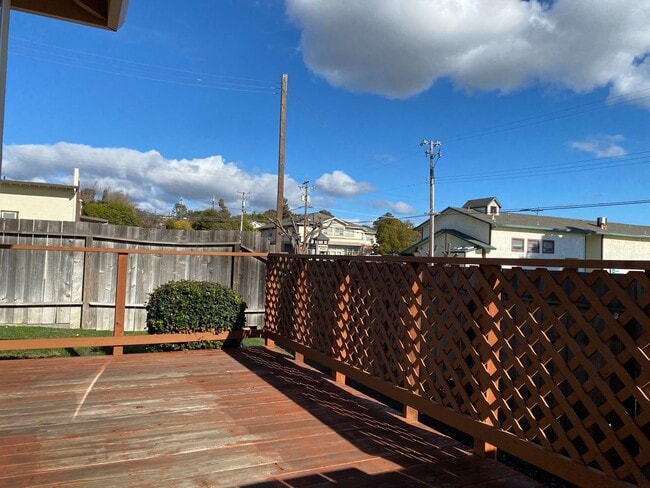 Building Photo - Downtown Benicia Duplex