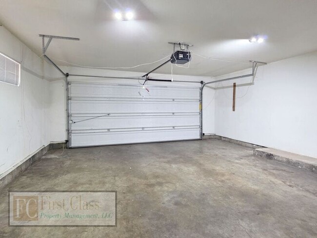 Building Photo - 17640 SW Shaw St