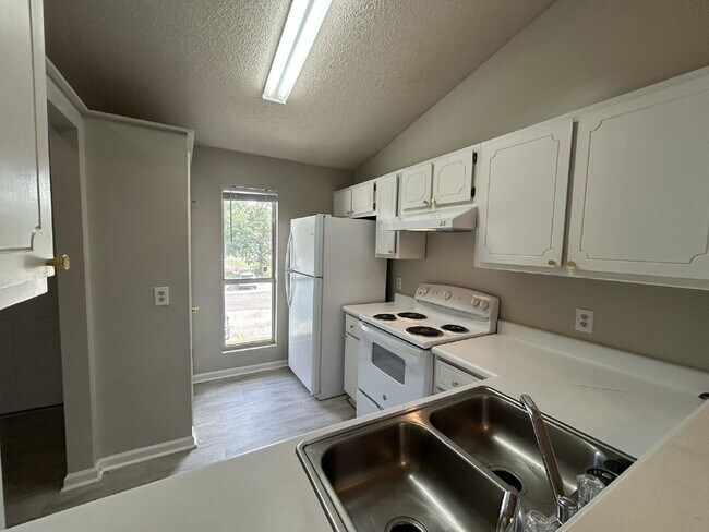 Building Photo - Apartment for Rent
