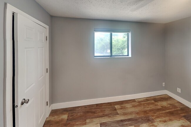 Building Photo - 107 E 16th Ave