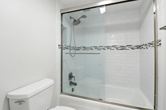 Building Photo - 6 Royal Palm Way