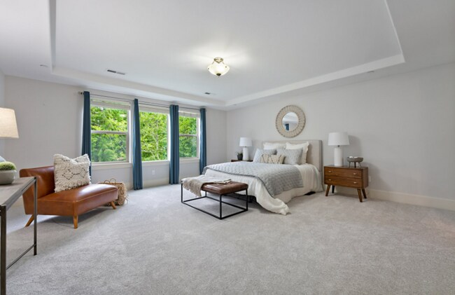 Building Photo - Spacious 5-Bedroom Retreat with Private Gr...