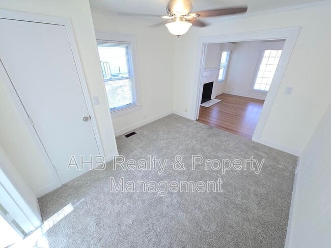 Building Photo - 621 Grace Ave