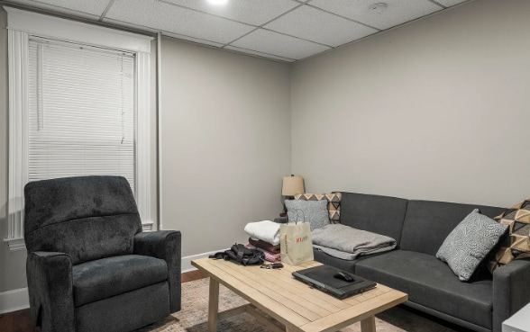 Building Photo - 41 Burbank St