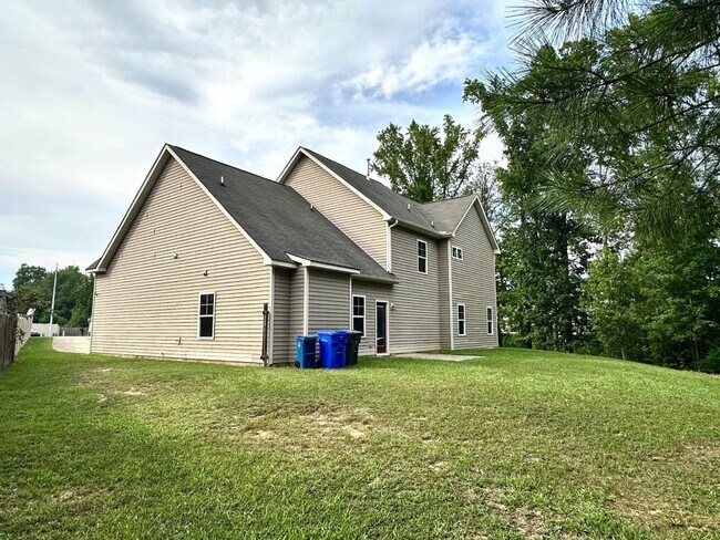 Building Photo - 1205 Peppermint Ct