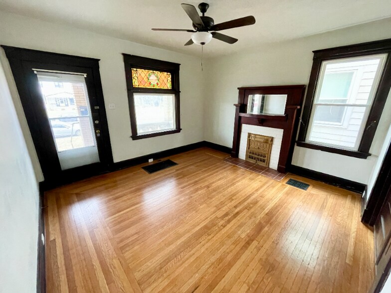 Building Photo - 4518 Ashland Ave