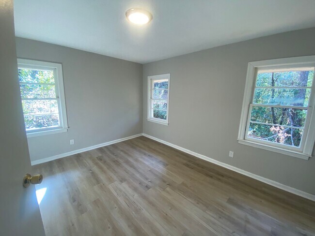 Building Photo - 127 Torch Hill Rd