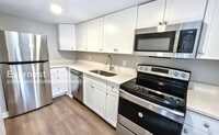 Building Photo - 2406 Lyndon Ave