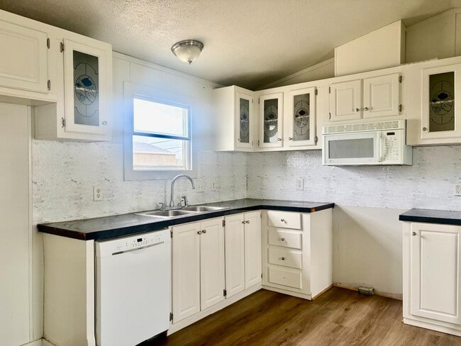 Building Photo - 150 Private Road 1610