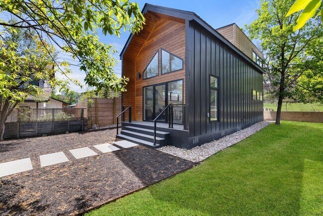 Building Photo - 2503 Rockingham Dr