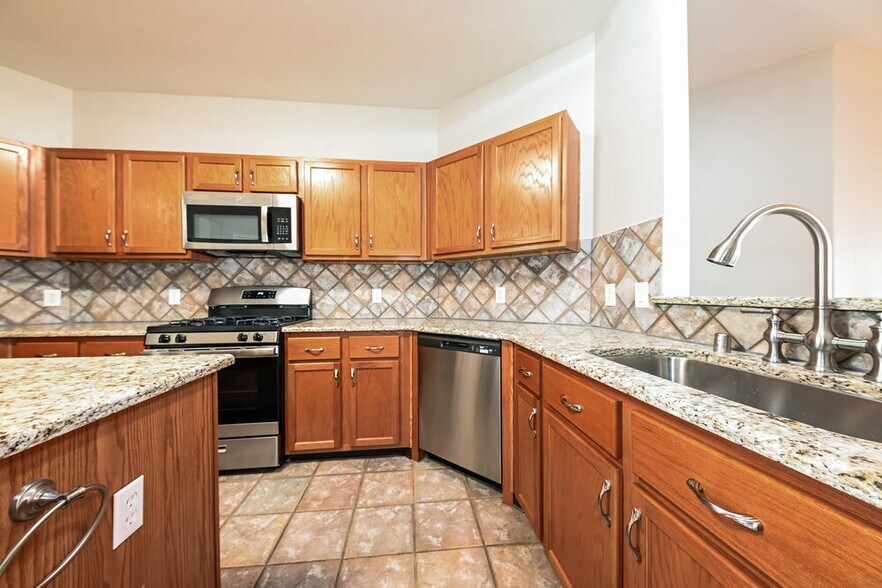 Building Photo - 2027 Northridge Dr