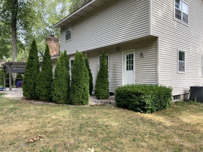 Building Photo - 1008 Forest Hills Dr