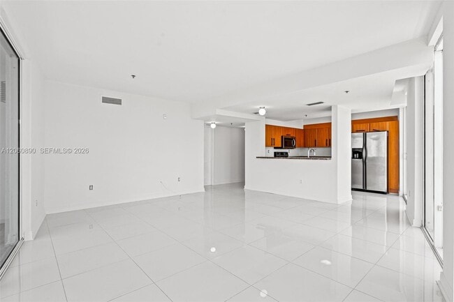 Building Photo - 6362 Collins Ave