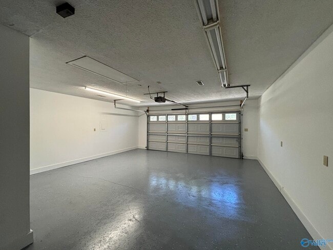 Building Photo - 2705 Willena Dr SE