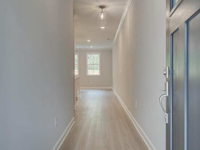 Building Photo - 903 Agate Ln