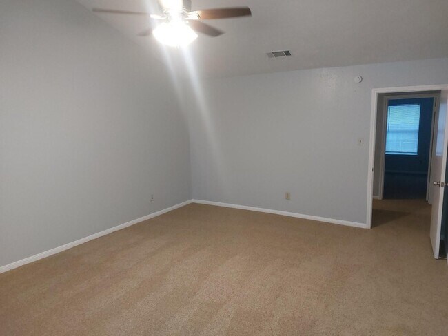 Building Photo - 1846 Hollister St