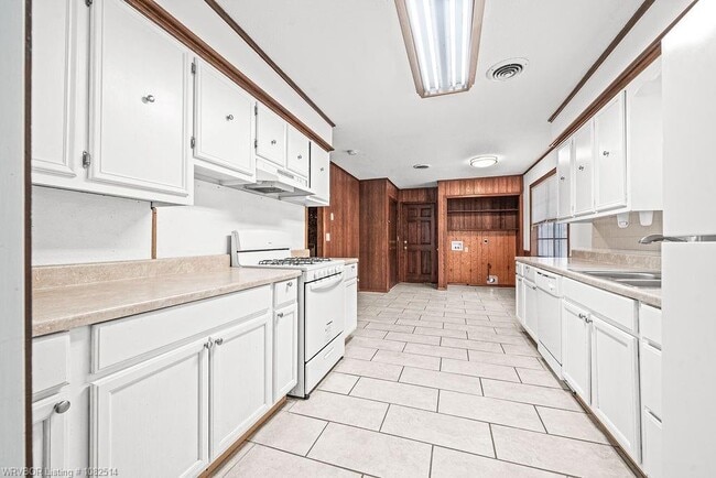 Building Photo - 100 Meadow Pl