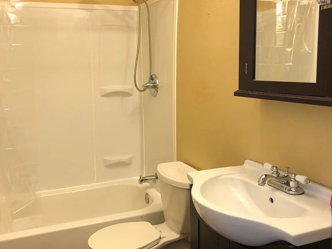 Building Photo - 2227 Brainard St