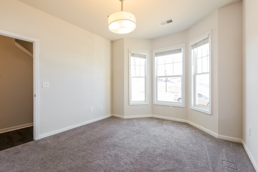 Building Photo - 332 White Peach Wy