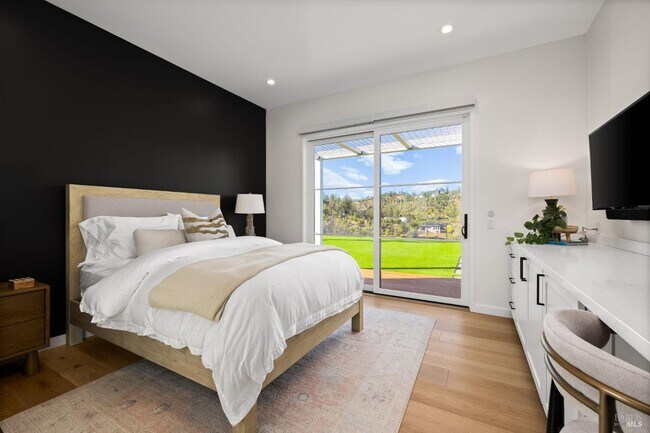 Building Photo - 987 Mark West Springs Rd