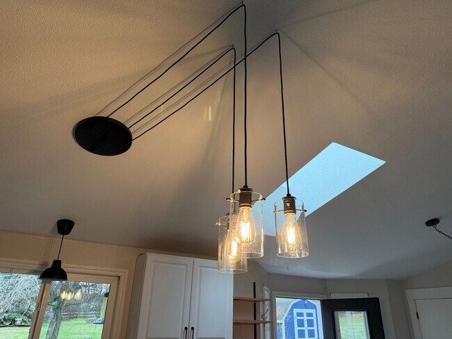 Building Photo - Lovely Single Level Rambler with Custom Finishes and Pet Friendly!