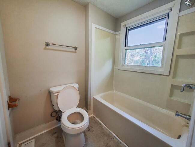 Building Photo - 103 Mimosa Ln