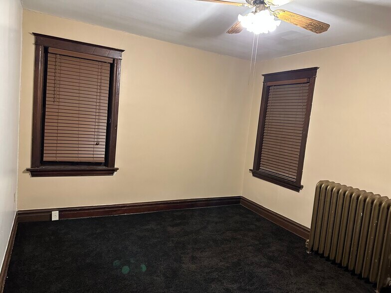 Bedroom unit 1 - 4947 Cote Brilliante Ave