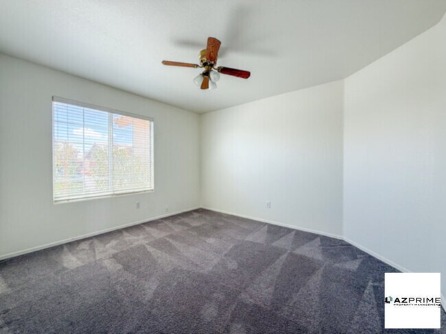 Building Photo - Exceptional 3/2 Peoria Corner Lot House!