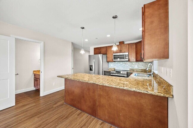 Building Photo - 4 bedrooms, 2.5 bathrooms with attached garage. This large unit is 3 floors!  Rent of $2900.00 in...