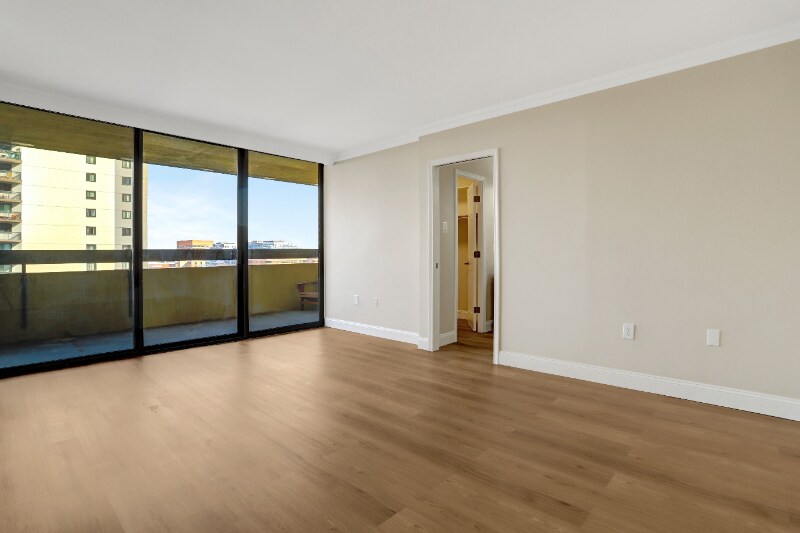 Building Photo - 400 Madison St