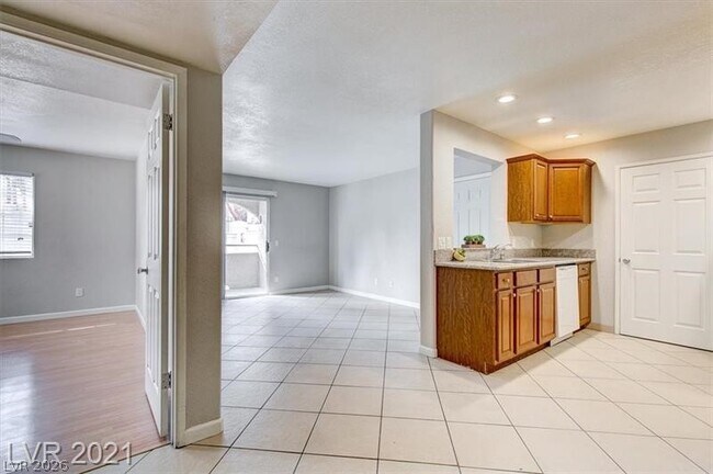 Building Photo - 221 Mission Newport Ln