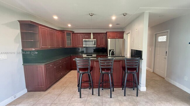 Building Photo - 8820 SW 43rd Terrace