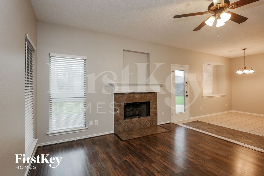 Building Photo - 513 Branch Ln