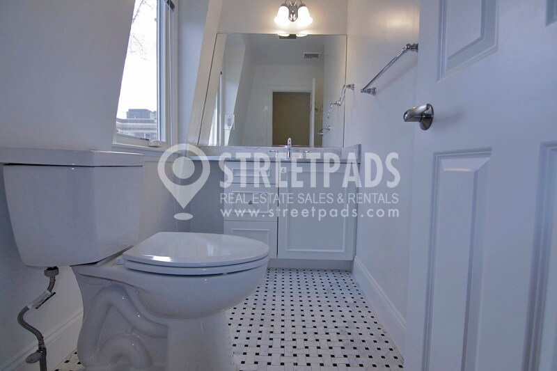 Building Photo - 15 Langdon St