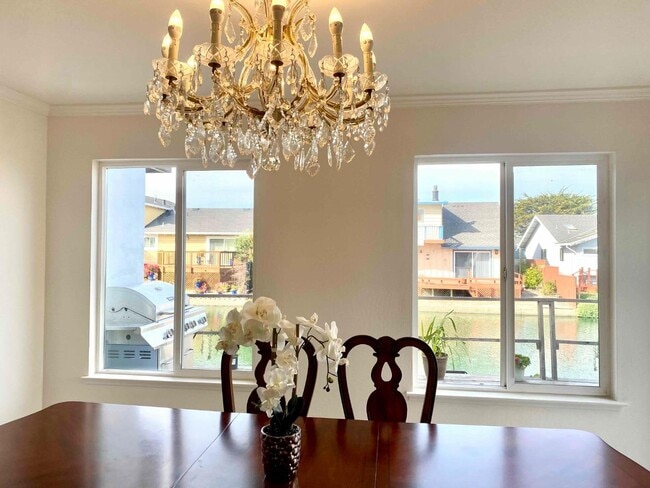 Building Photo - 242 Surfbird Isle