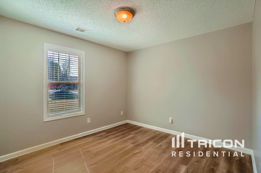 Building Photo - 106 White Creek Loop