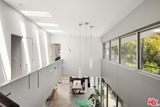 Building Photo - 710 Milwood Ave