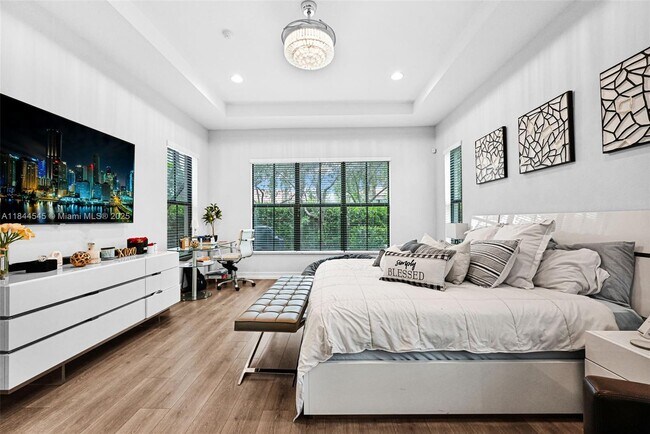 Building Photo - 8855 Watercrest Cir W
