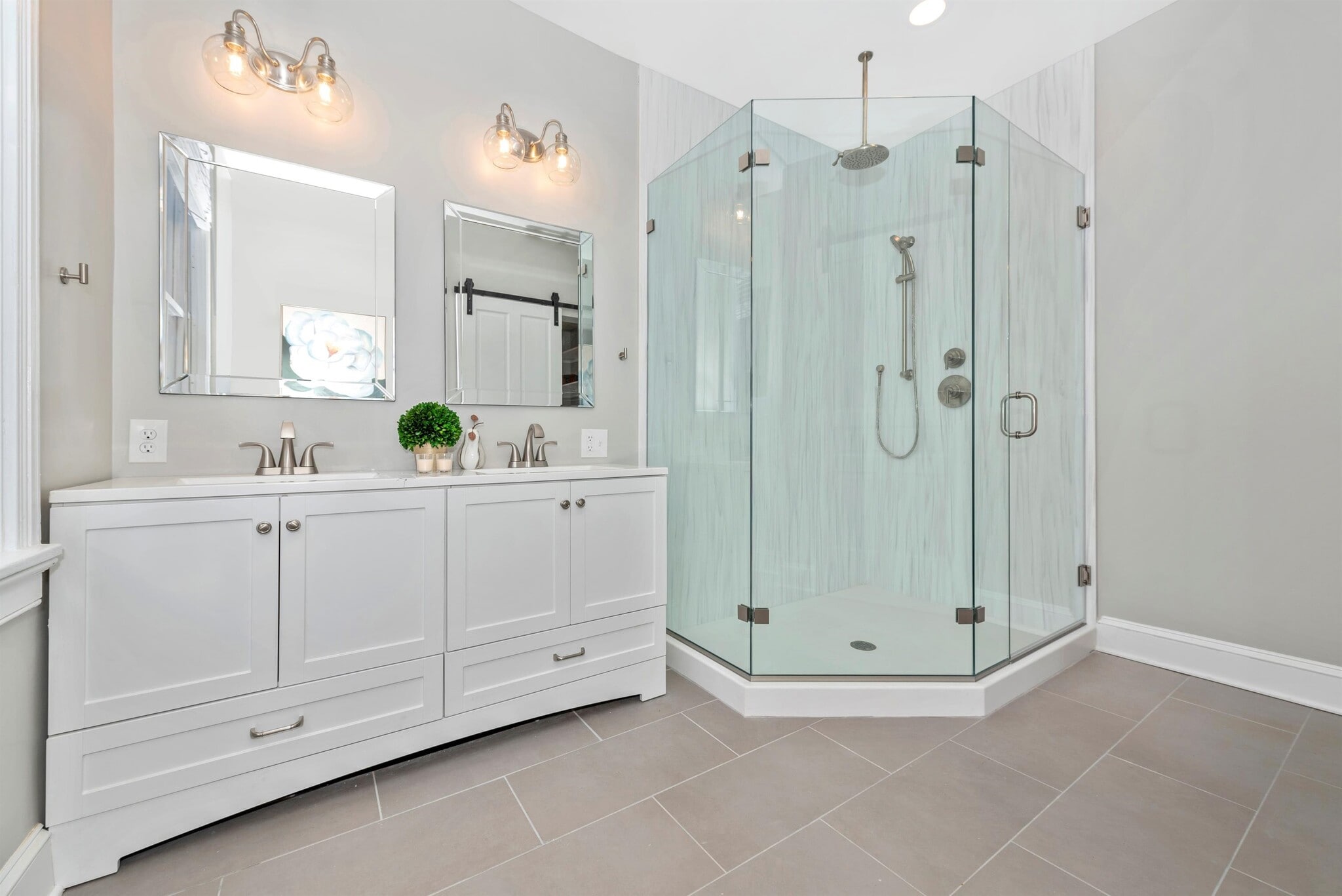 Building Photo - 6 W 4th St