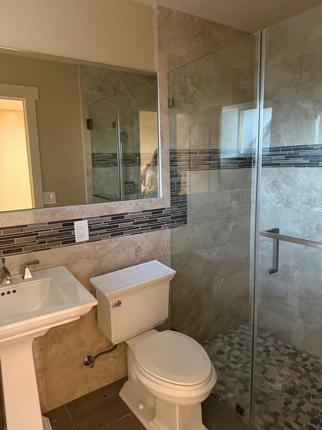 Building Photo - Charming Update 3 Bedroom Home in Woodland