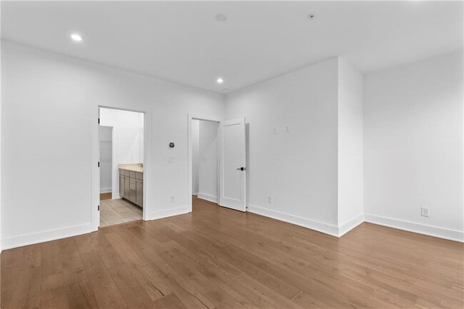 Building Photo - 201 New St