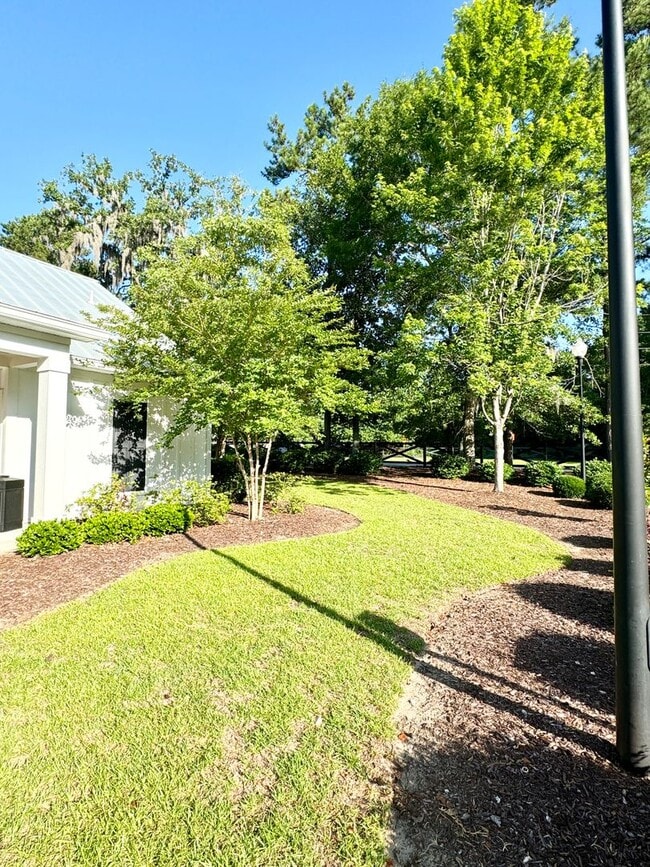 Building Photo - Stunning home in FANTASTIC location off Hwy 90 in Heritage Preserve!