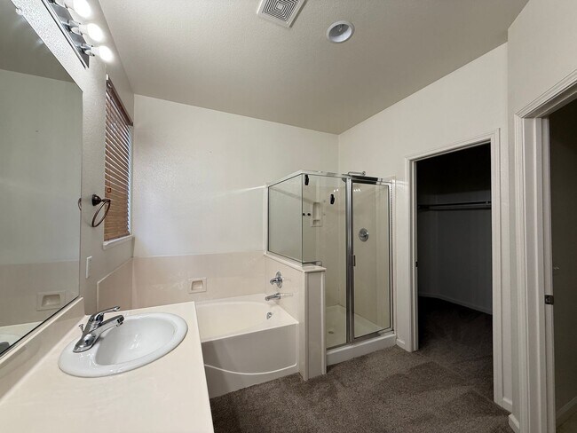 Building Photo - 2463 Pheasant Hollow Dr