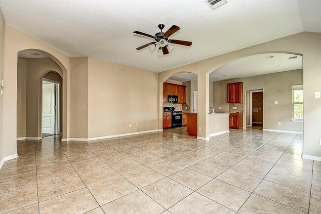 Building Photo - 27014 Henson Falls Dr