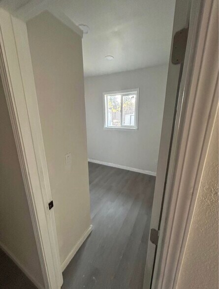 Building Photo - 150 Merrill Dr