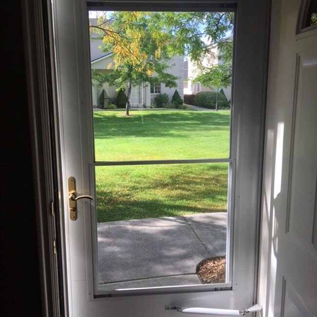 Building Photo - 75 N Hampton Pl