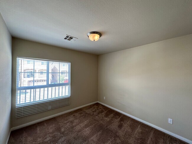 Building Photo - Sonata Within Pinnacle Peaks Phase 2 Amd